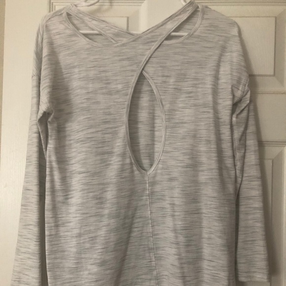 Lululemon back into it long sleeve - Picture 2 of 3